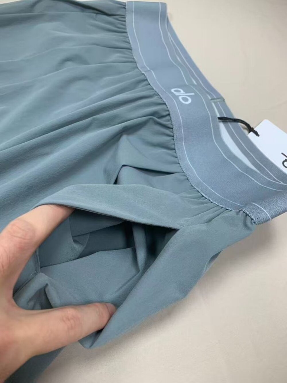 Brand new with tags Alo Yoga Suit Up Trouser Steel Grey regular straight-leg fit - Picture 4 of 9